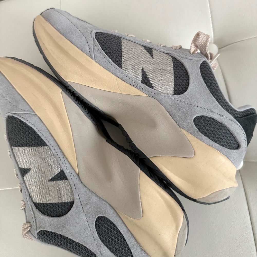 New Balance WRPD runner Stylish Gray and Black Sneakers - Picture 4 of 9